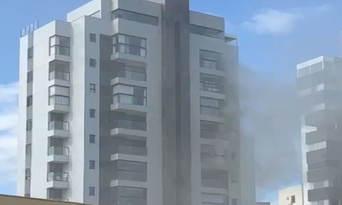 Vídeo: Incêndio atinge apartamento no Bairro Castelo, em Belo Horizonte - CBMMG / Divulgação