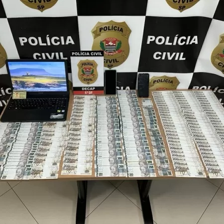 Polícia prende homem com R$ 33 mil em notas falsas na 'cracolândia'  - Divulgação/ Polícia Civil de São Paulo