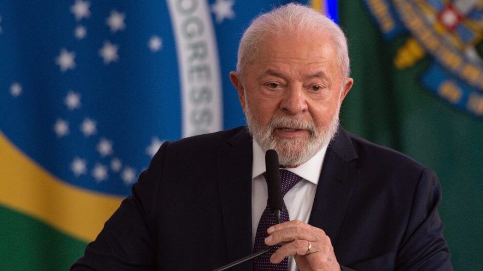 Pacientes do SUS esperam até 5 anos por cirurgia de quadril indicada a Lula