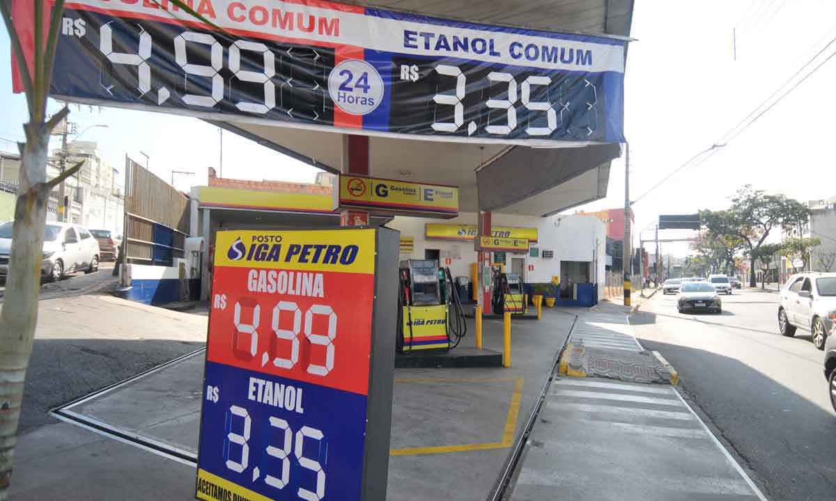 Grande BH tem gasolina a menos de R$ 5 - Alexandre Guzanshe/EM/D.A Press