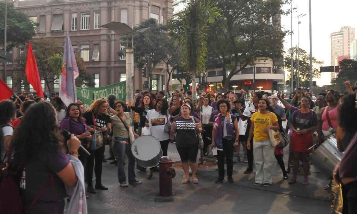 Mulheres se reúnem em protesto contra a cultura do estupro em BH - Túlio Santos/EM/D.A.Press