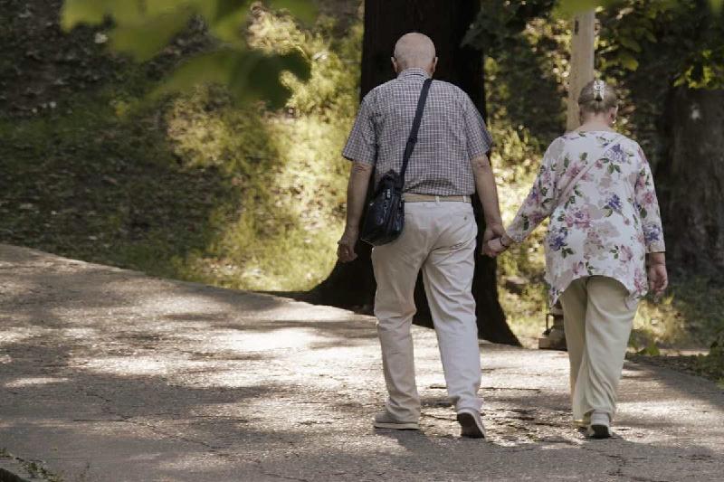 Atividade física para  idosos pode ser limitada a menos de meia hora - (Mircea Iancu)