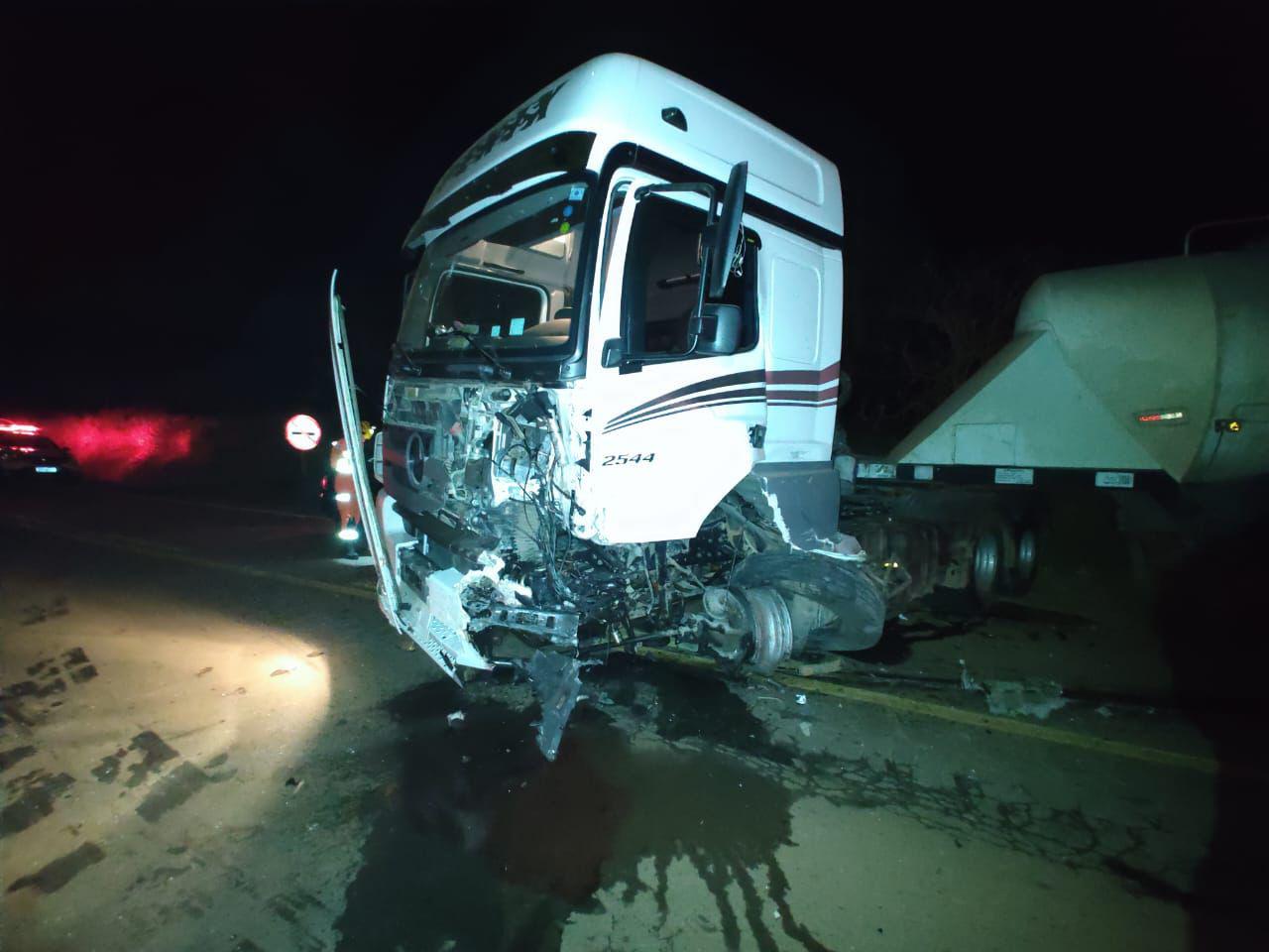 MG: motorista morre em batida frontal com carreta - Divulgação/ CBMMG