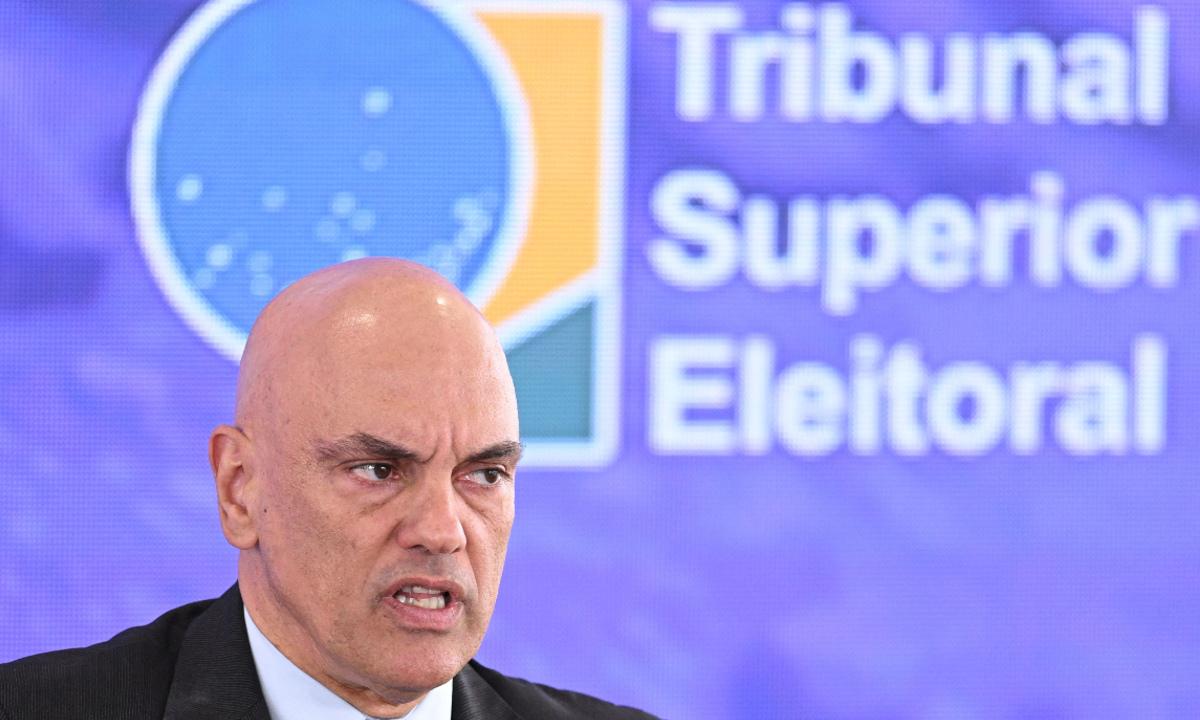 Alexandre de Moraes quer enquadrar big techs no Código Eleitoral - Evaristo Sá/AFP - 2/10/22