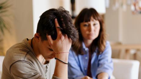 'Pais de adolescentes estão tão solitários e depressivos quanto filhos, mas são ignorados' - Getty Images
