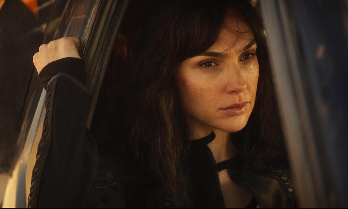 Gal Gadot tenta virar o rosto feminino do cinema de ação - Divulgação/Netflix