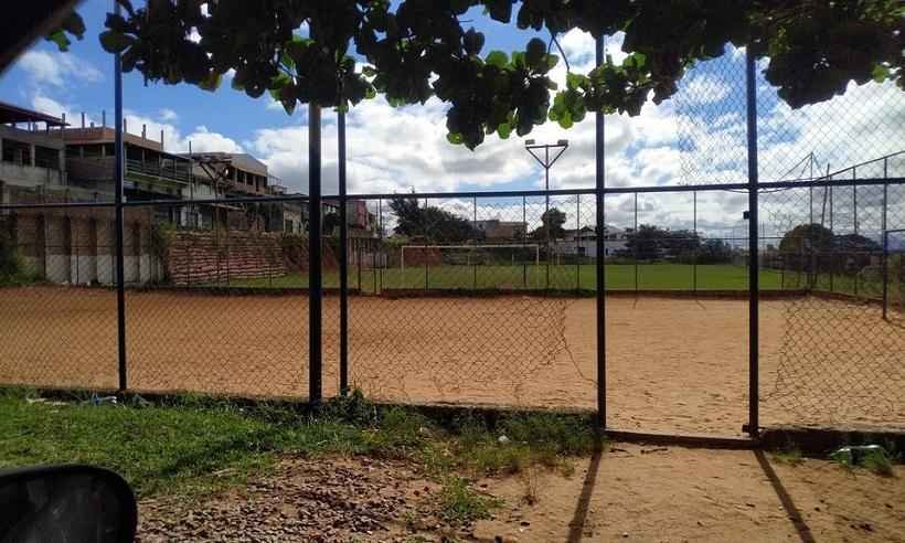 Corpo de mulher encontrado crivado de balas na zona norte de BH - Facebook