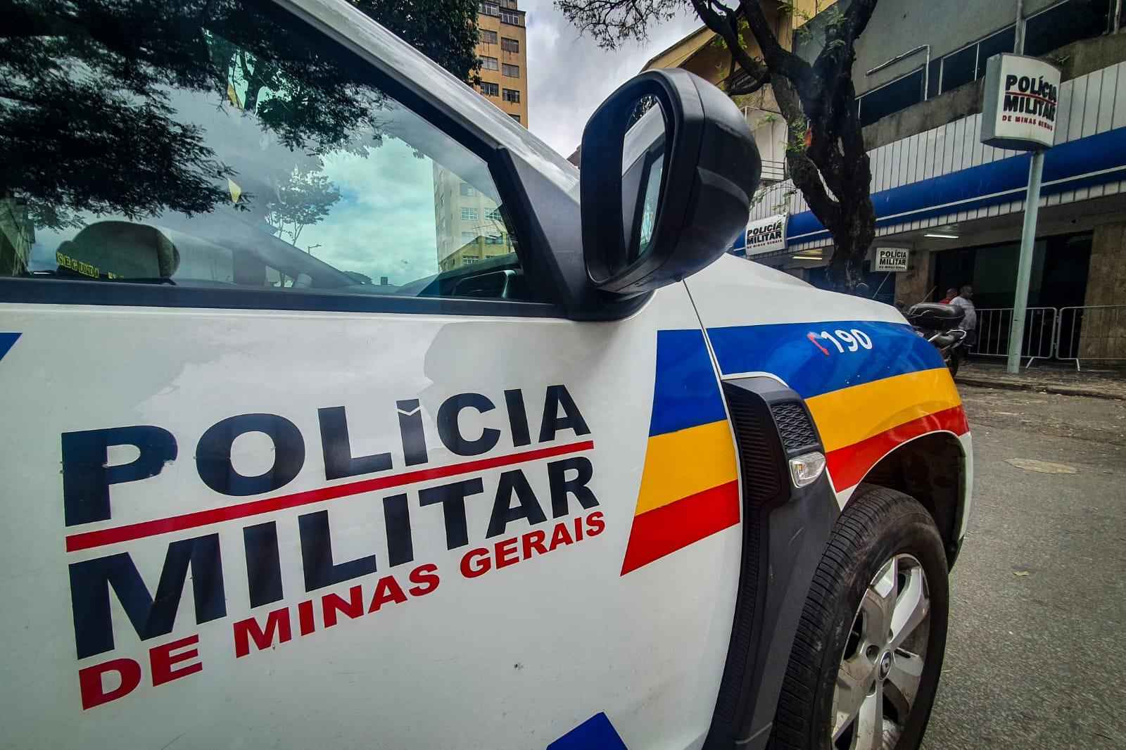 Homem resiste à prisão, lança bombas na polícia e é baleado em Minas  - Leandro Couri / EM / D.A Press