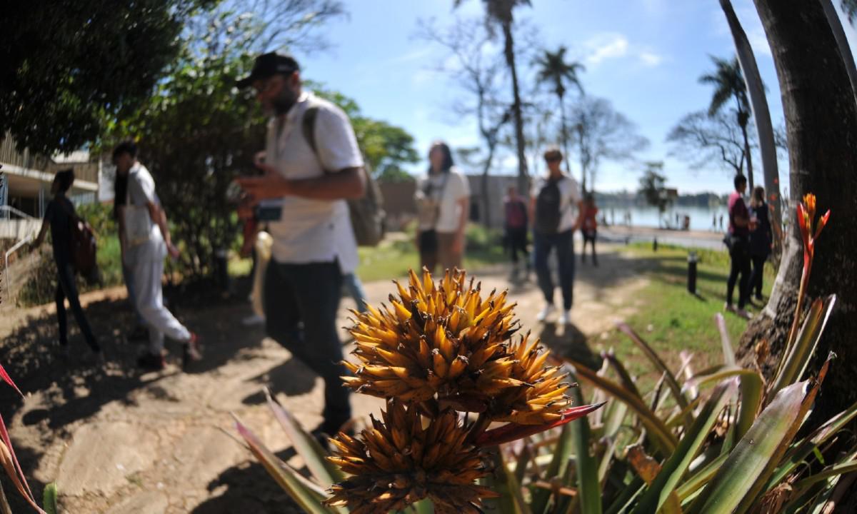Belo-horizontinos e mineiros do interior conhecem os jardins da Pampulha - Leandro Couri/EM/D.A Press