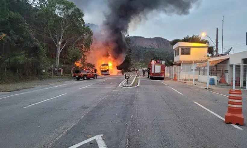Susto e sorte de passageiros de ônibus que pegou fogo - CBMMG