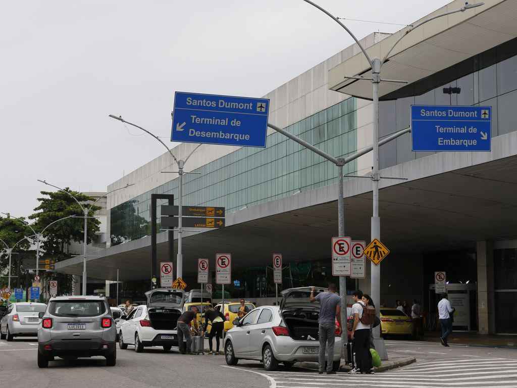 Rio de Janeiro: chuva cancela voos e gera filas no aeroporto Santos Dumont - Fernando Frazão/Agência Brasil