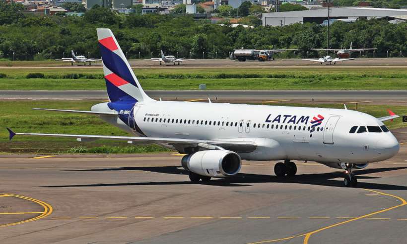 Piloto passa mal em voo comercial e morre em pouso para emergência - Rafael Luiz Canossa/Wikimedia Commons