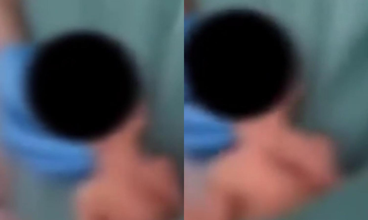 Fisioterapeuta dança com recém-nascido no bolso do jaleco em maternidade - Reprodução/Redes sociais