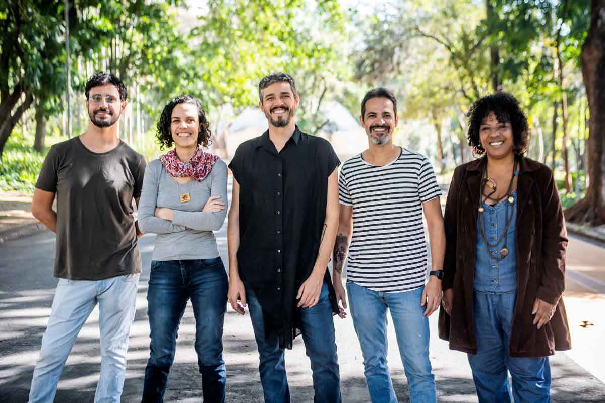 Quatroloscinco lança Encontro Comum, no qual se une a três diretores - Luiza Palhares /DIVULGAÇÃO