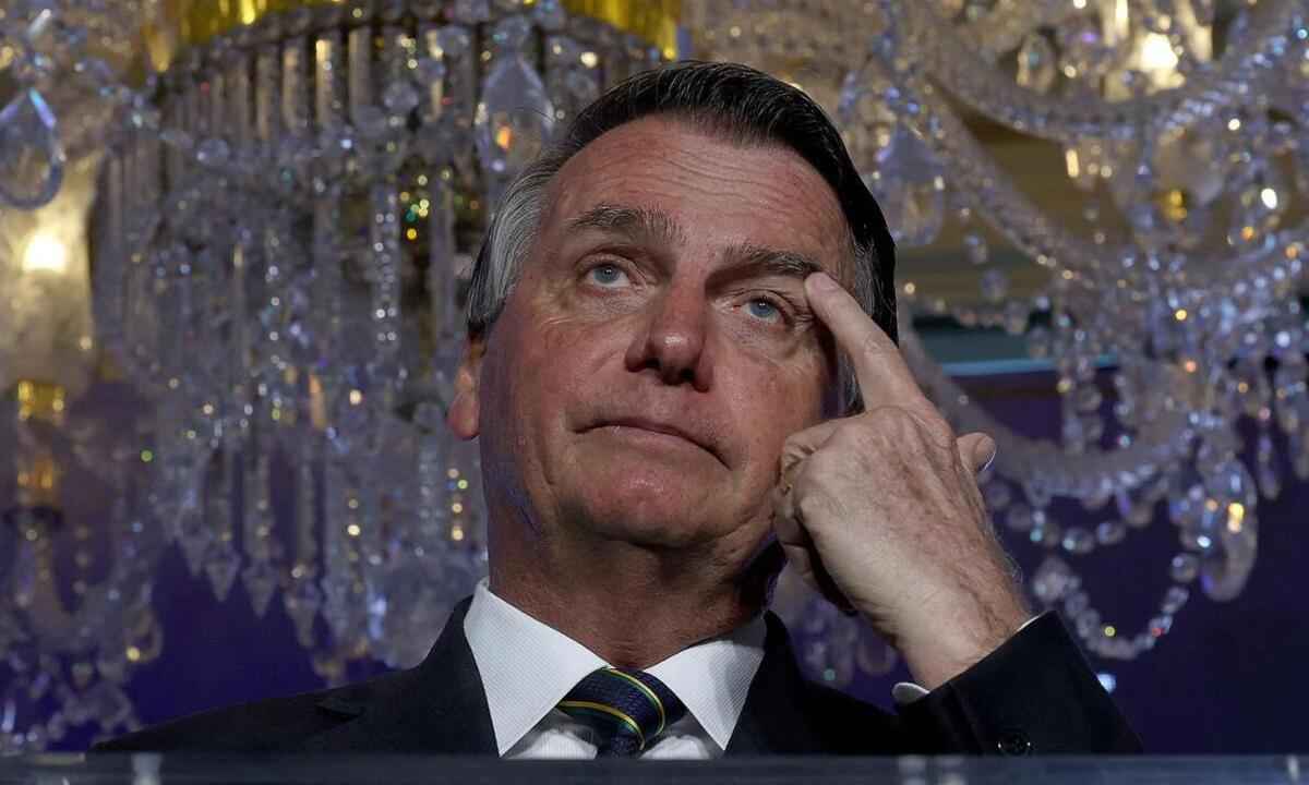'Bolsonaro podia vender relógio', diz advogado do ex-presidente - Reprodução/AFP