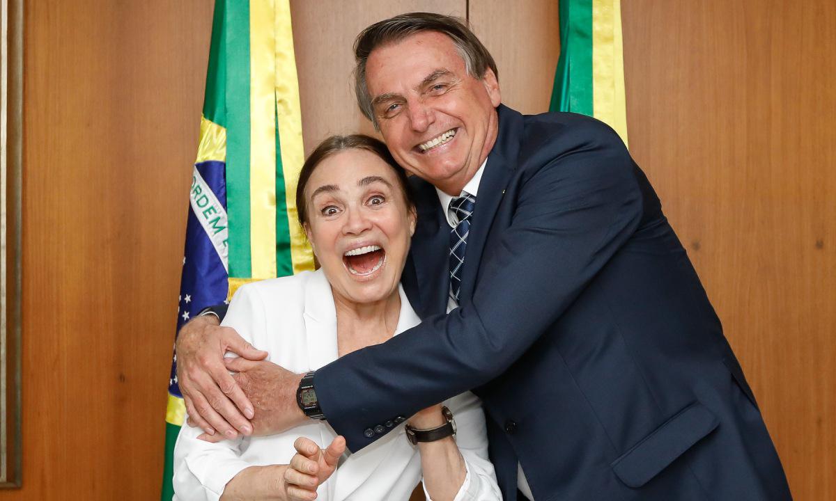 Com Bolsonaro investigado, Regina Duarte baixa o tom nas redes - Carolina Antunes/PR