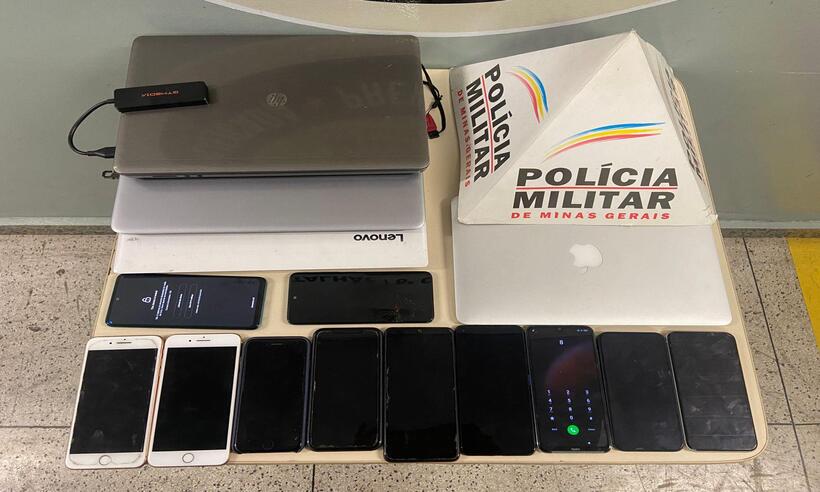 Polícia apreende 11 celulares e 4 notebooks em shopping popular de BH - PMMG/Divulgação