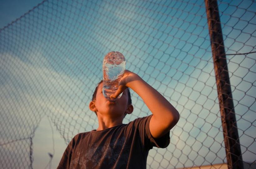 Hospital de Belo Horizonte distribui água gratuita no Dia Mundial do Rim