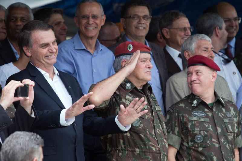 Forças Armadas procuram 'saída honrosa' após escândalos de Bolsonaro, avalia pesquisador - AFP via Getty Images