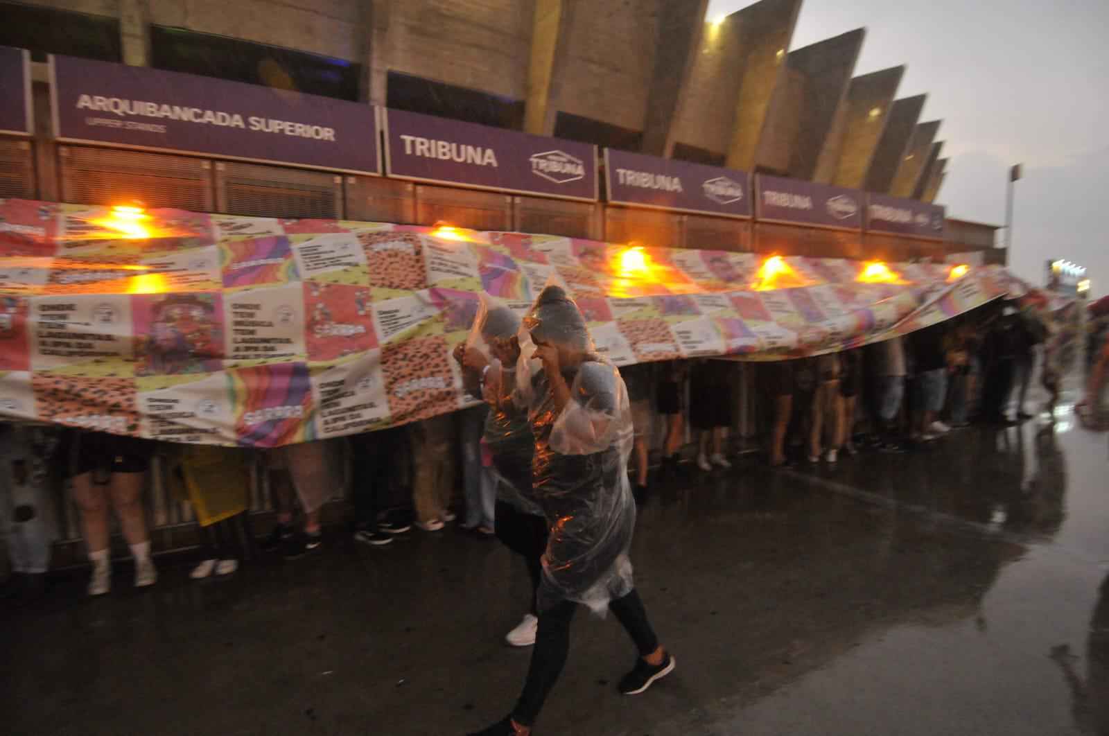 Chuva e furtos provocam transtornos no Festival Sarará - Túlio Santos/EM/D.A.Press
