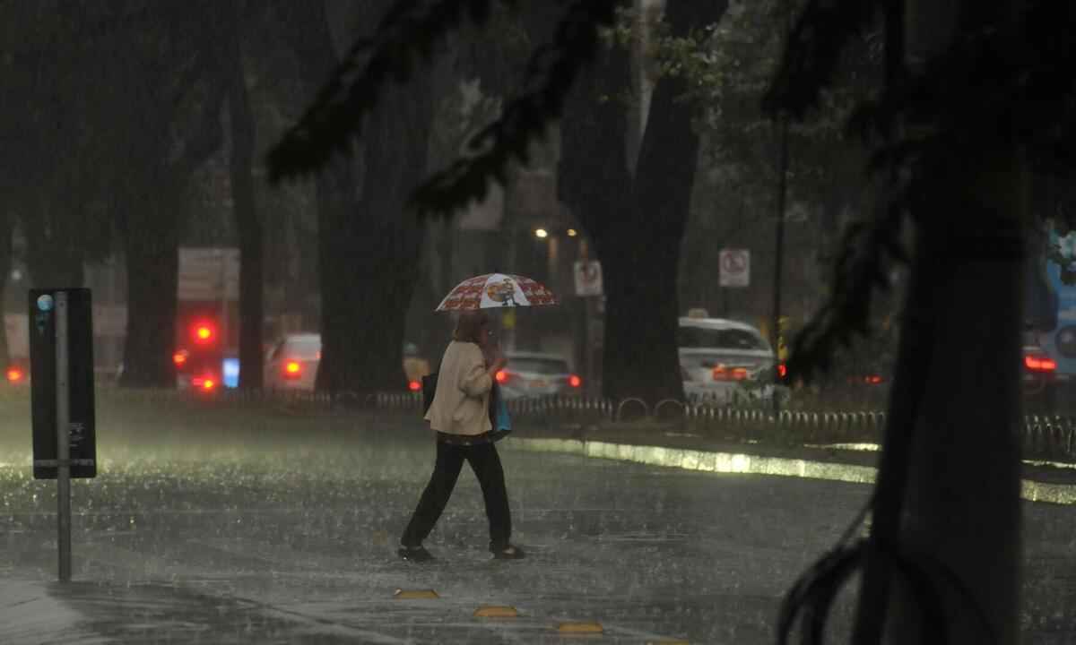 BH tem alerta para pancadas de chuva e raios até a manhã de domingo - Tulio Santos/EM/D.A.Press