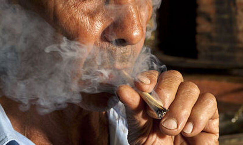 Aumenta marketing nas embalagens de cigarros de palha no Brasil; diz estudo