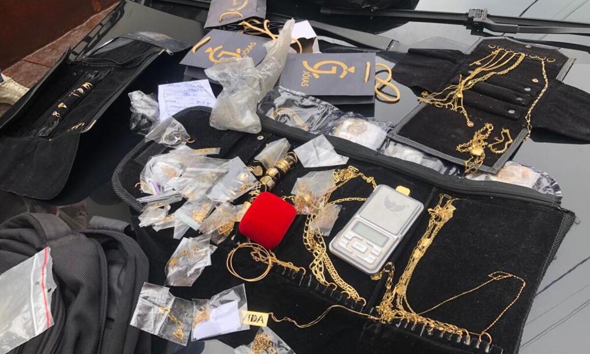 Dono de joalheria é preso com joias furtadas avaliadas em R$ 150 mil em MG - PCMG/Divulgação