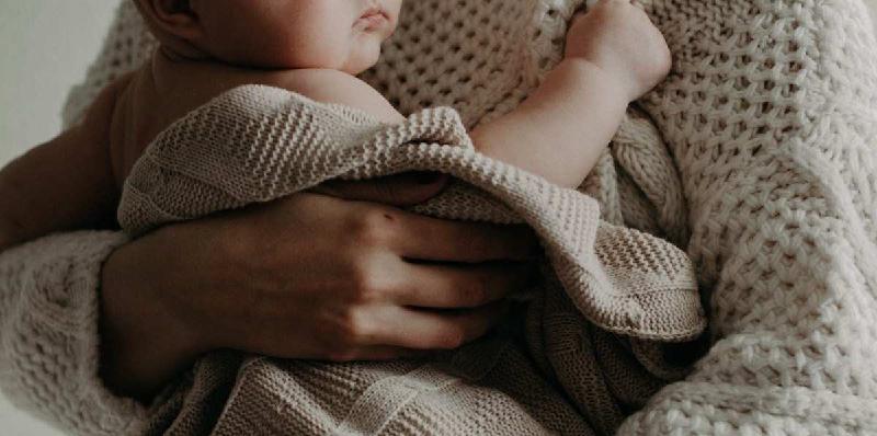 Depressão pós-parto: tratamento é ligado a menos problemas na infância - (Creative Commons via Upsplash)
