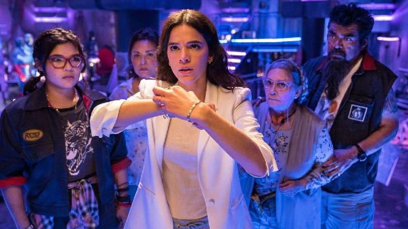 O amadurecimento de Bruna  Marquezine até chegar em Besouro azul - (Fotos: Warner Bros./Divulgação)