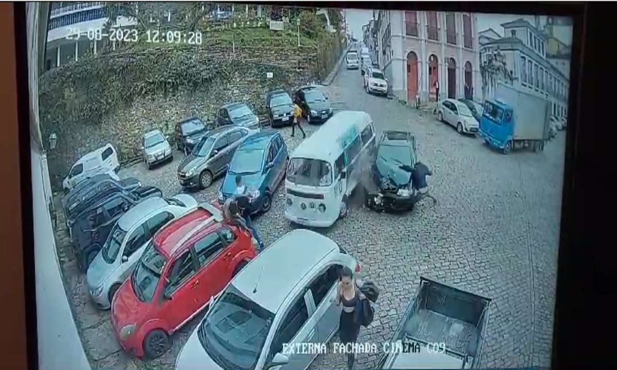 Carro desgovernado bate e mata em Ouro Preto; veja vídeo - Redes Sociais/Reprodução