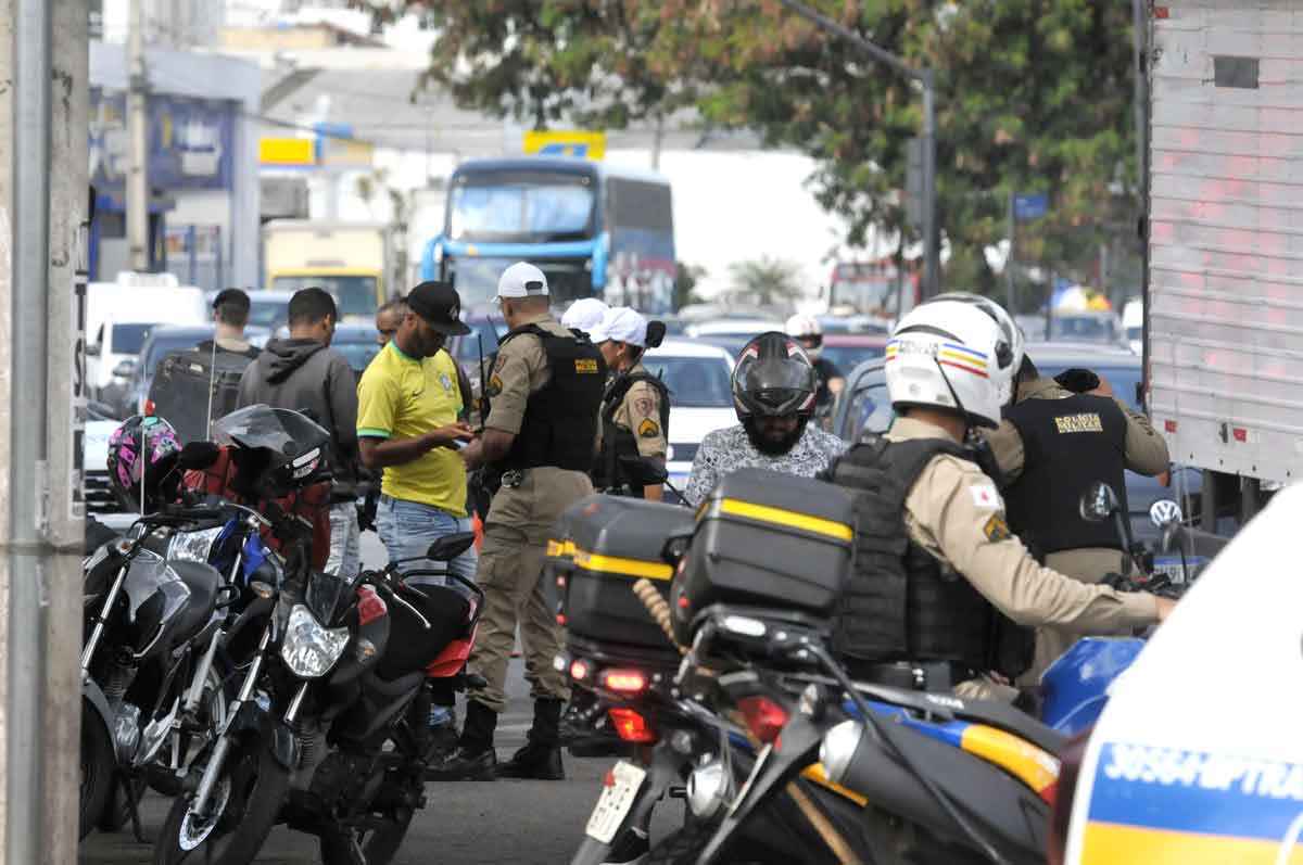 Documento do carro começa a ser cobrado nesta sexta-feira (1º/9) - Tulio Santos/EM/D.A.Press