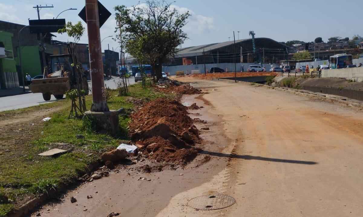 Obras na Cristiano Machado: moradores denunciam vazamento de esgoto - Arquivo Pessoal/Vander Silva