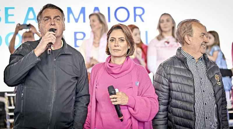 Defesa de Bolsonaro e Michelle pede acesso a depoimento de Mauro Cid - (Zack Stencil / PL)