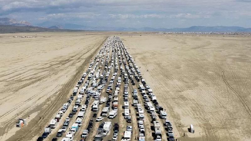Burning Man: o êxodo para deixar festival após milhares ficarem ilhados - Reuters