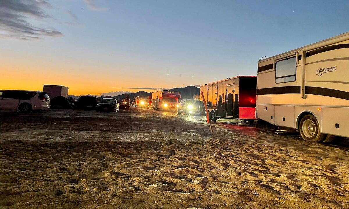 Mineiros contam os perrengues causados pela chuva no Burning Man - Julie Jammot/AFP