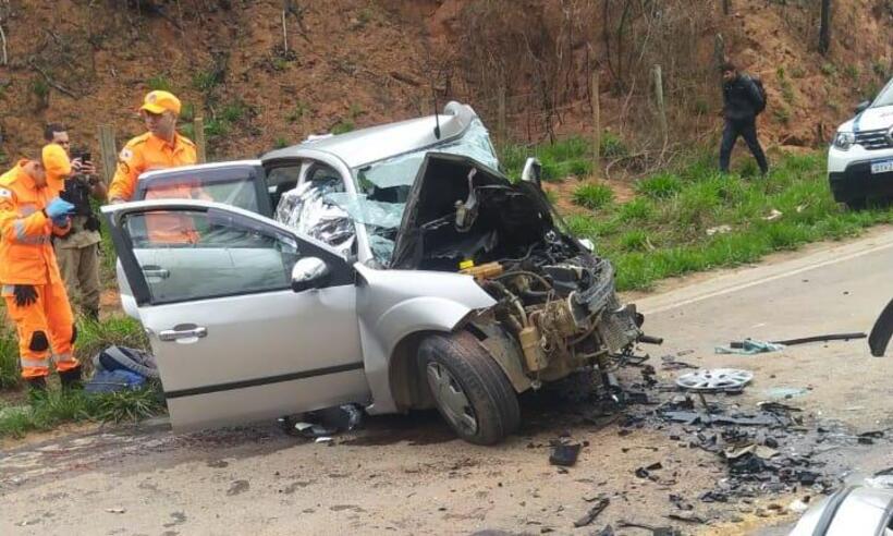Avós e neta morrem em acidente em rodovia no interior de Minas - CBMMG / Divulgação