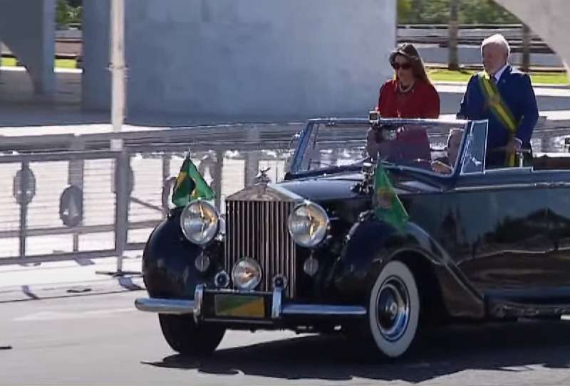 7 de Setembro: de Rolls Royce, Lula e Janja desfilam na Esplanada - Reprodução/Youtube TV Brasil