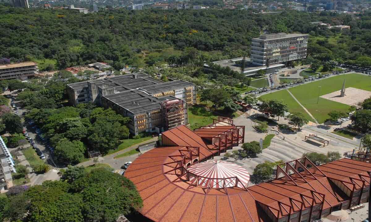 UFMG abre concurso com salários de até R$ 4,1 mil - Foca Lisba/UFMG