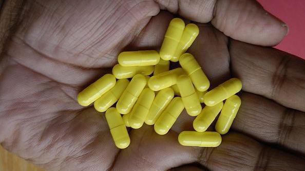 Omeprazol: os riscos de tomar remédio contra gastrite e refluxo por muito tempo - Getty Images
