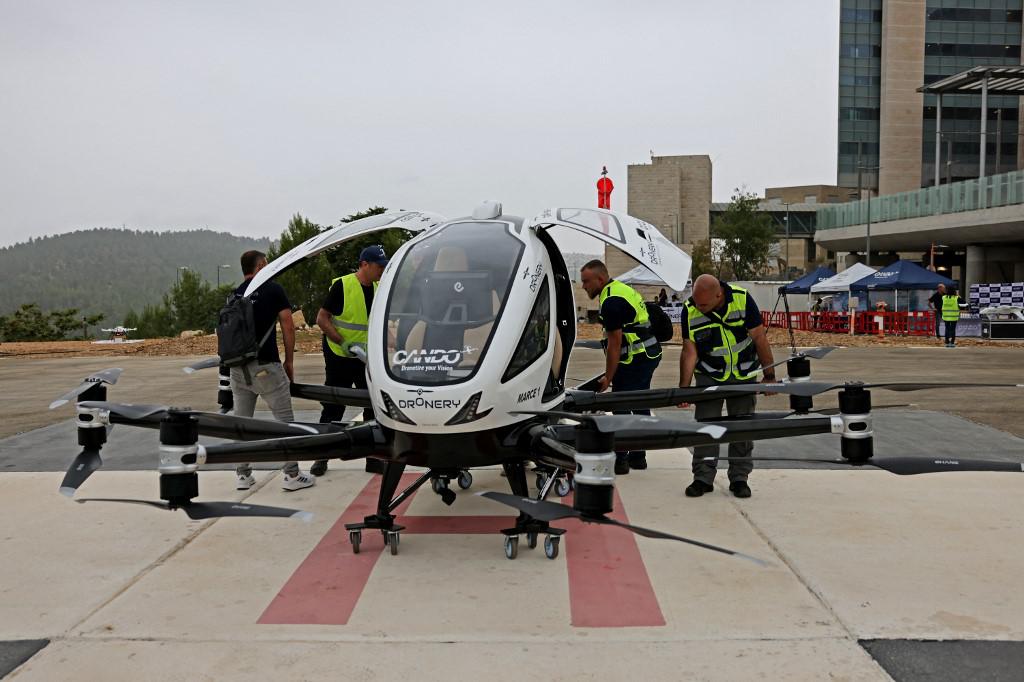 Jerusalém testa táxi-drone para reduzir engarrafamentos - AHMAD GHARABLI / AFP