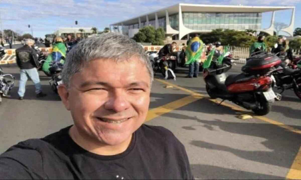 Blogueiro que plantou bomba no aeroporto de Brasília é preso no Paraguai - (Reprodução/Facebook)