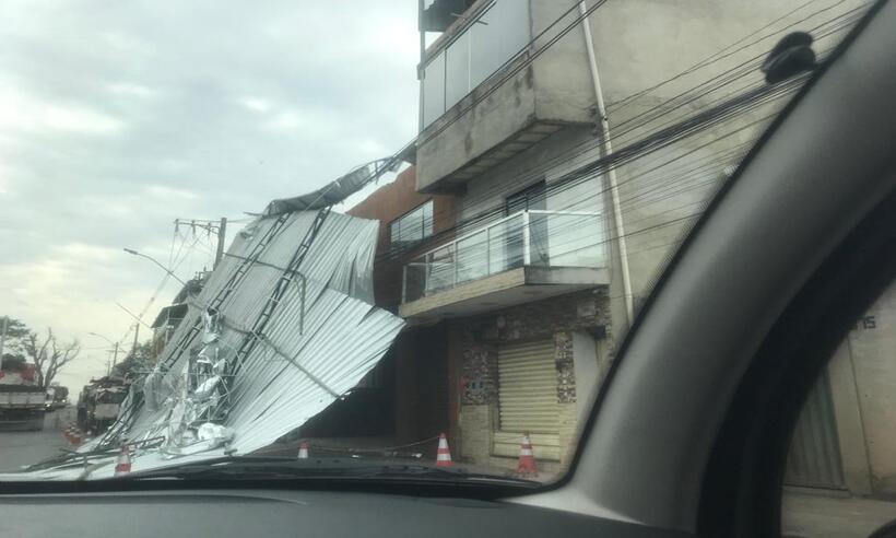 Grande BH: vendaval arrancou telhados e assustou moradores - Elizabeth Mendes