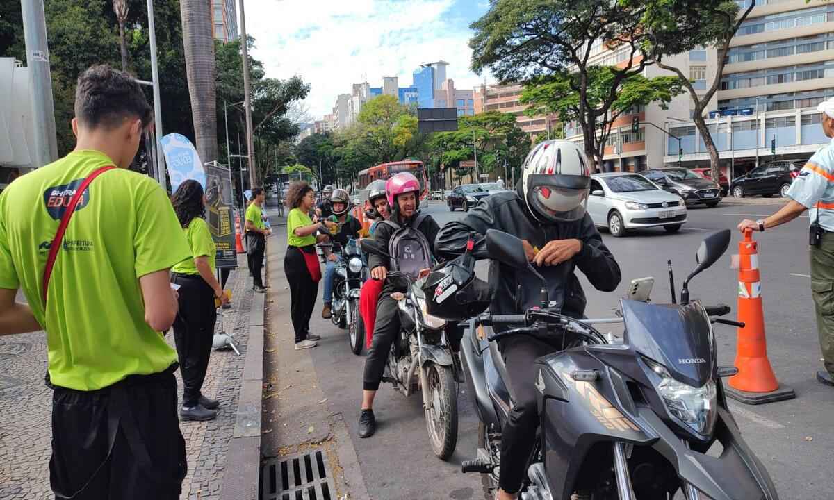 Motociclistas são alvo de campanha pela Semana Nacional de Trânsito - Jair Amaral/EM/D.A.Press