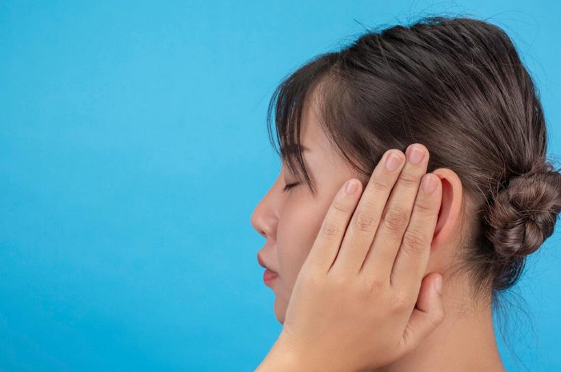 Orelhas de abano: colar as orelhas é uma prática perigosa - Freepik