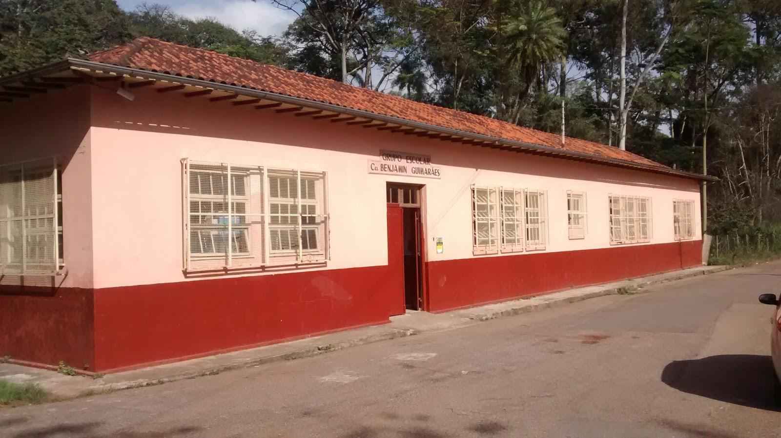 Adolescentes são pegos dentro de escola com 31 buchas de maconha em mochila - SEE-MG/Reprodução