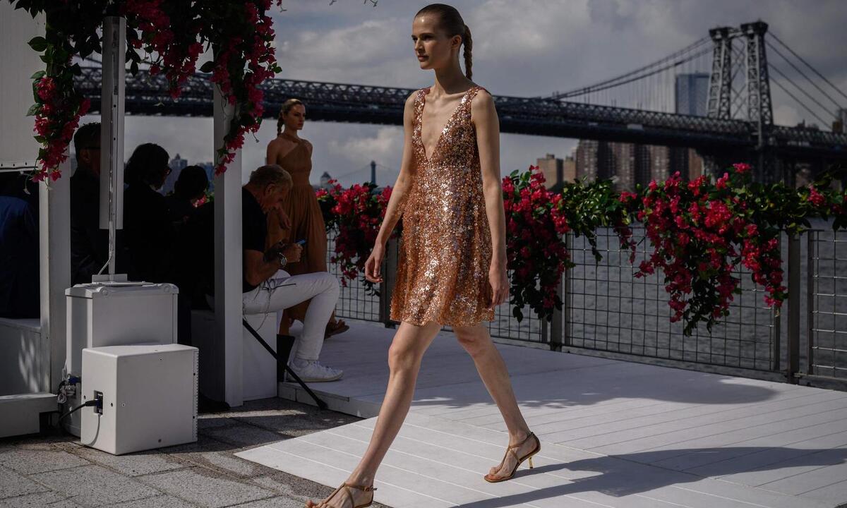 Nova York Fashion Week dita tendências para a primavera-verão 2024 - Ed Jones/AFP