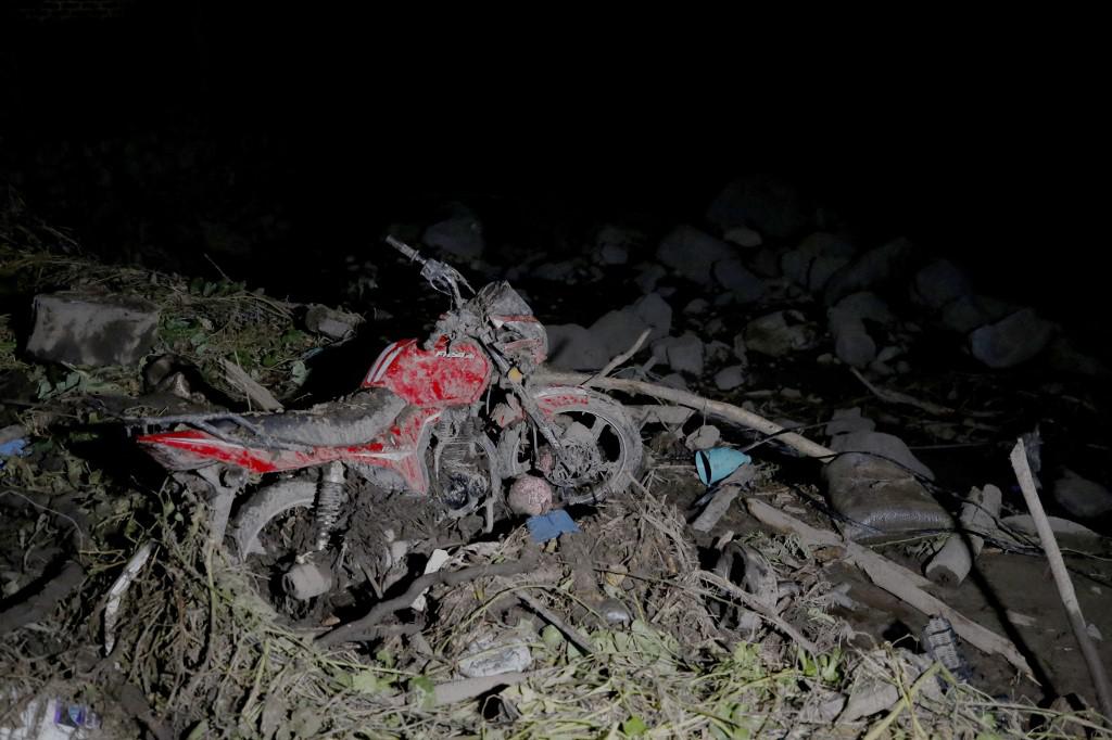 Riacho transborda, mata oito e deixa nove desaparecidos - ULISES RUIZ / AFP