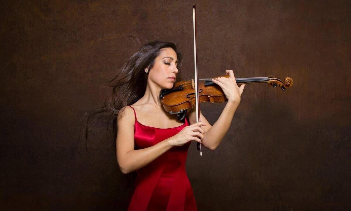 Violinista espanhola Leticia Moreno estreia com a Filarmônica - Site oficial Leticia Moreno/reprodução
