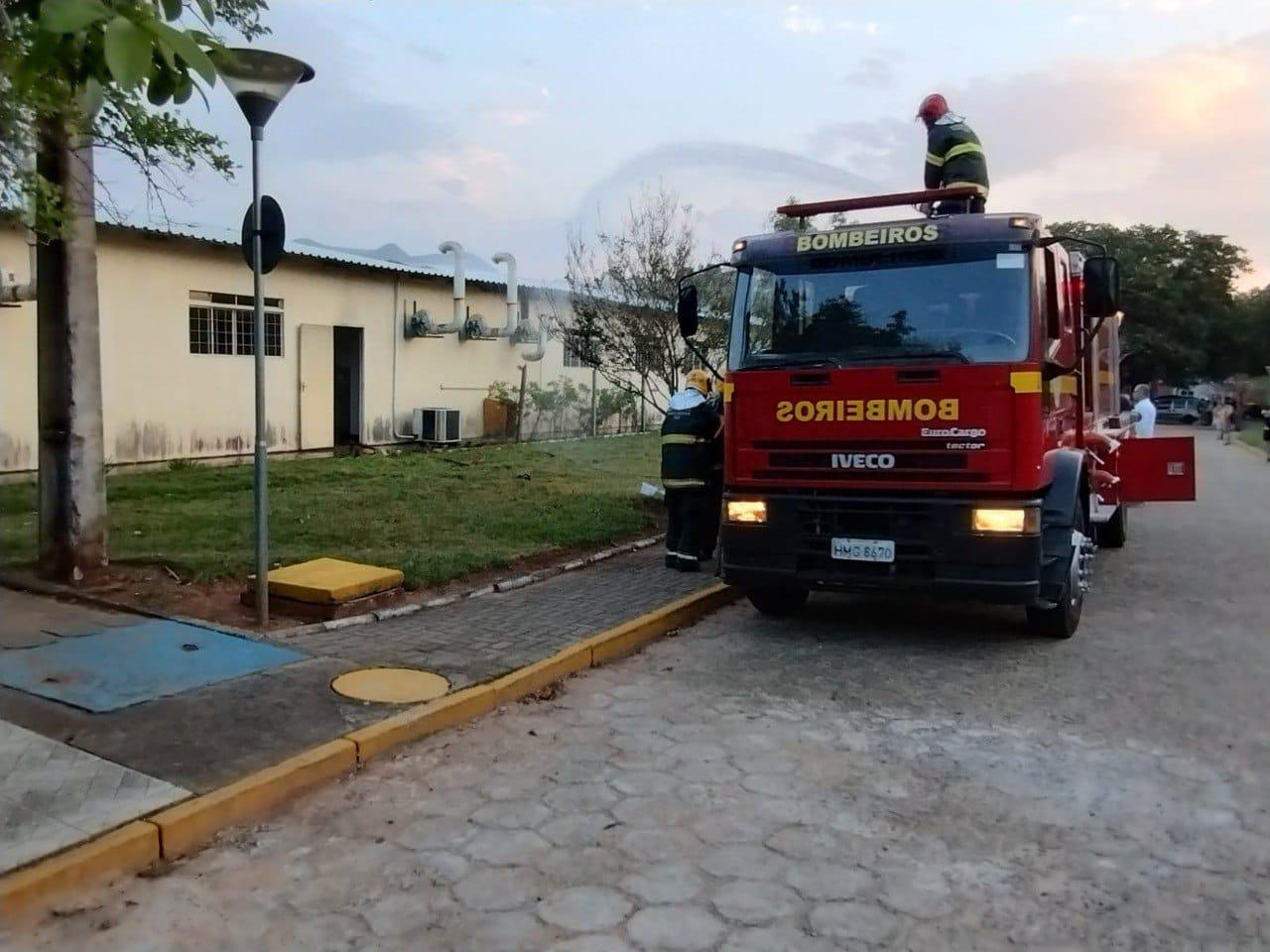 Incêndio atinge laboratório de universidade federal em Minas