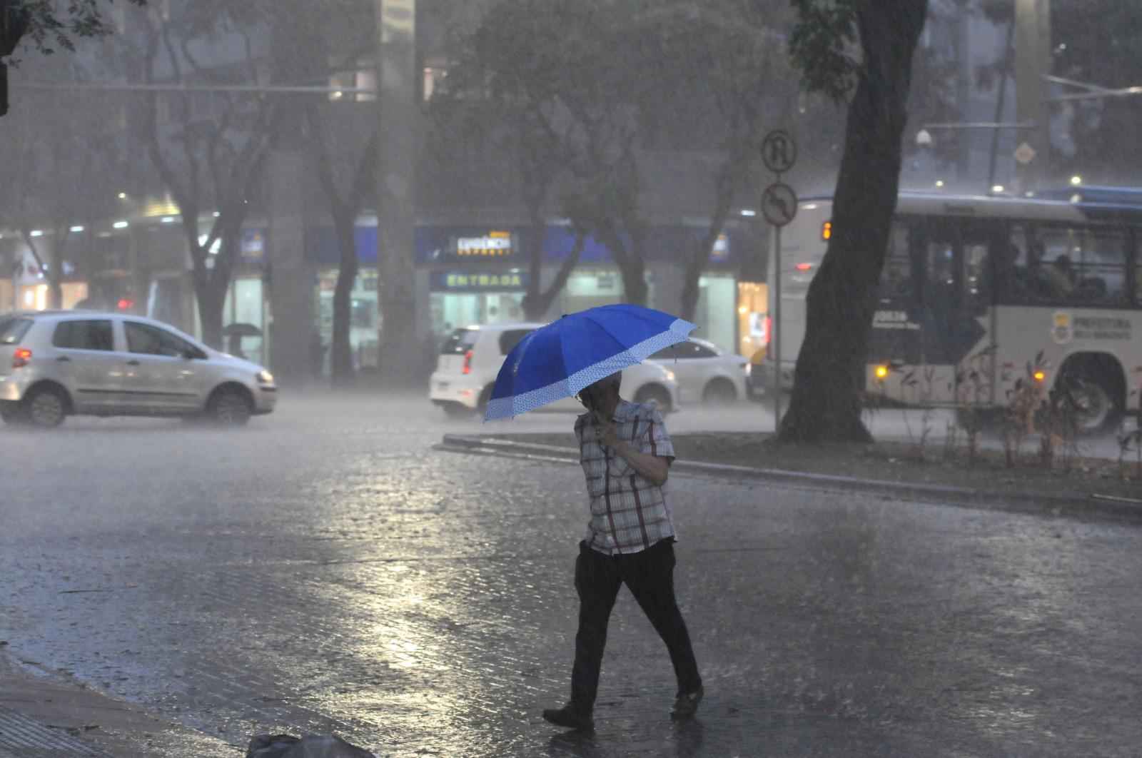 Venda Nova registra em 2h quase metade do esperado de chuva no mês em BH - Túlio Santos / EM / D.A Press